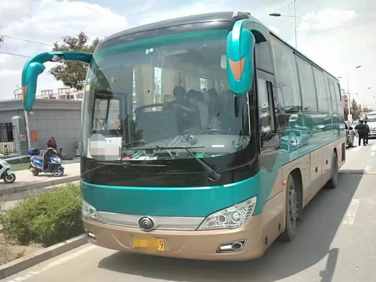 Used Yutong Bus ZK6906 36 Seats Green A/C Middle Door — Second Hand Motor Coach